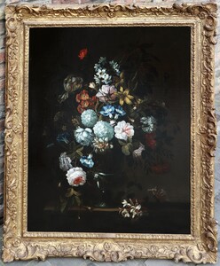 A vase of flowers