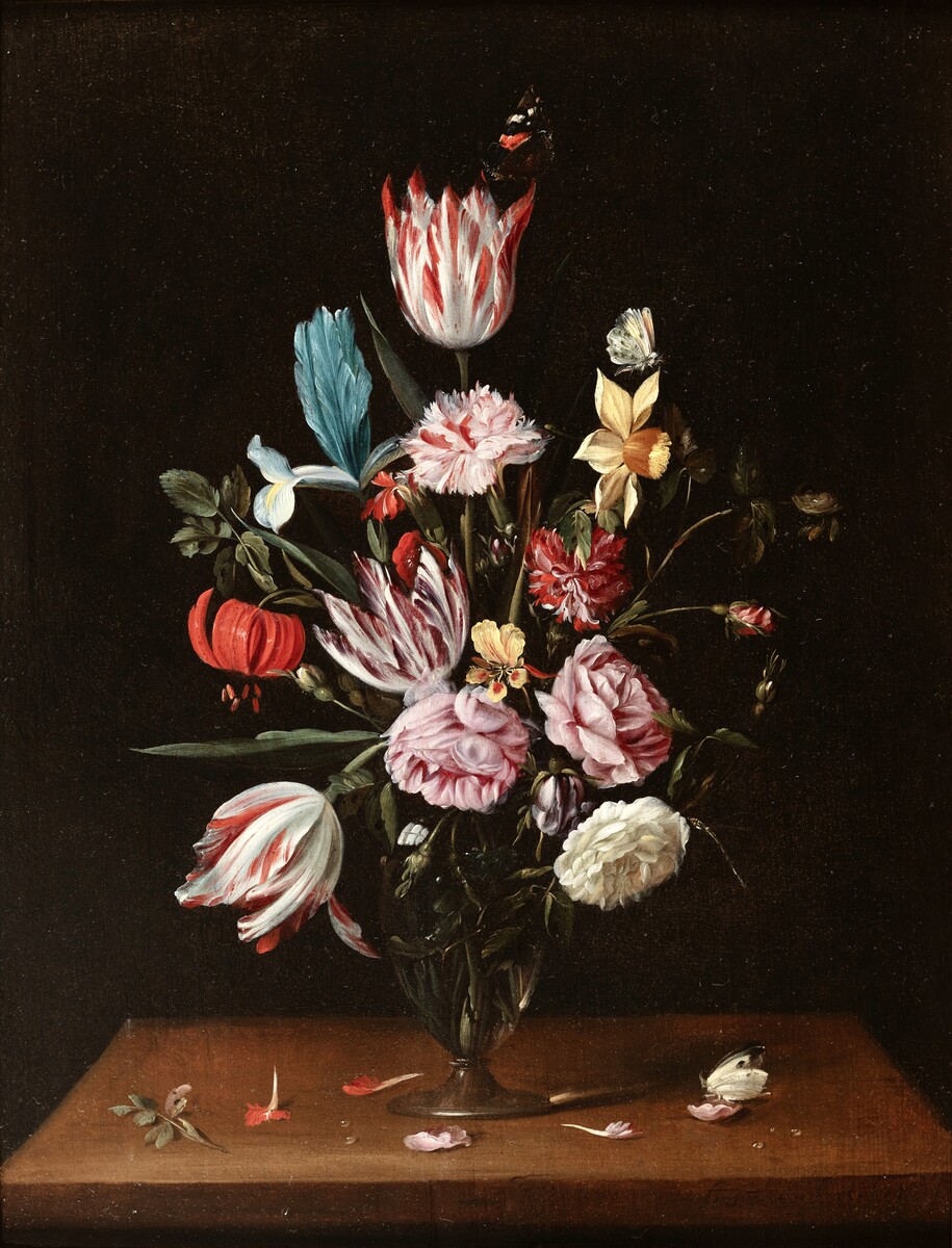 A vase of flowers