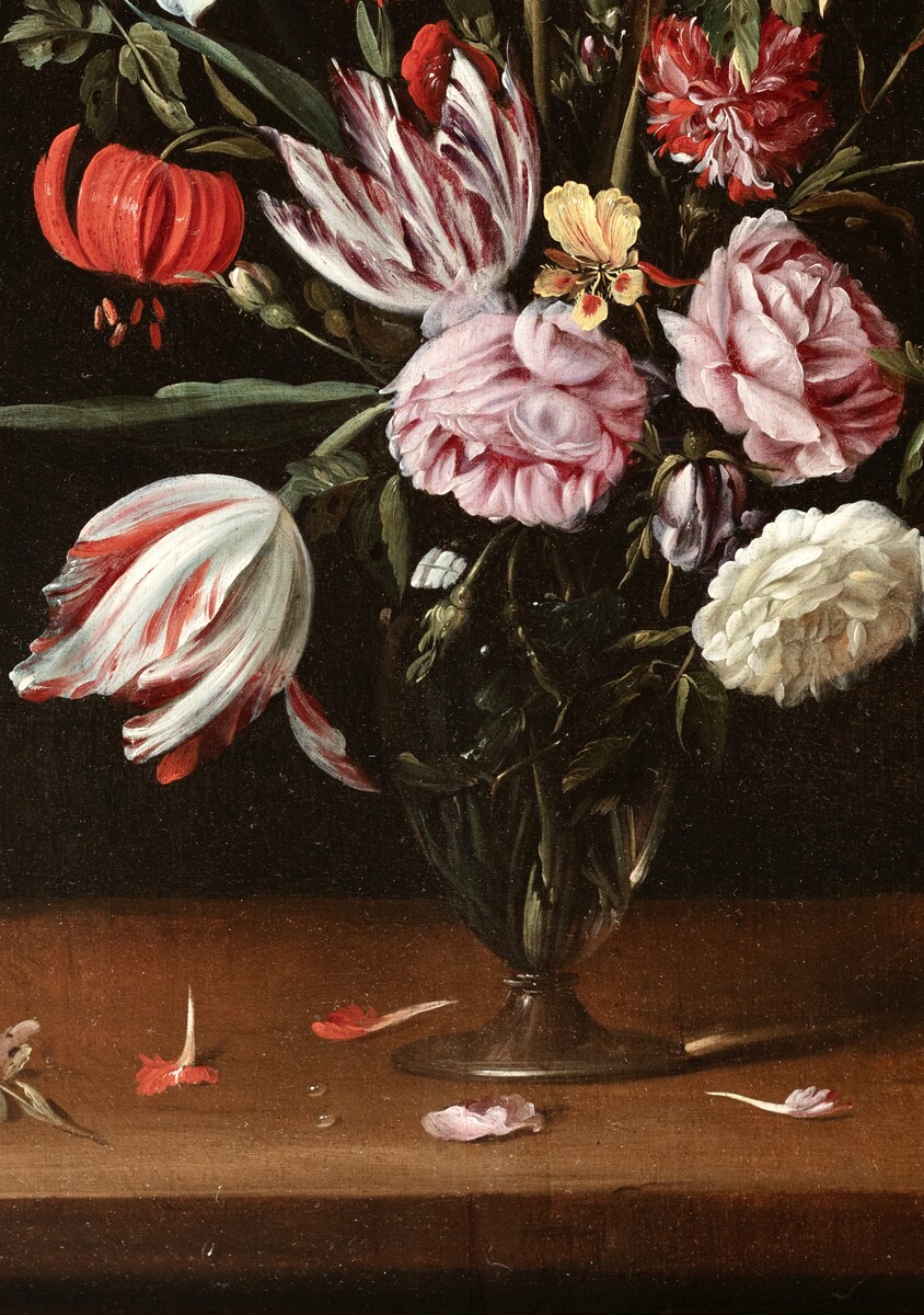 A vase of flowers