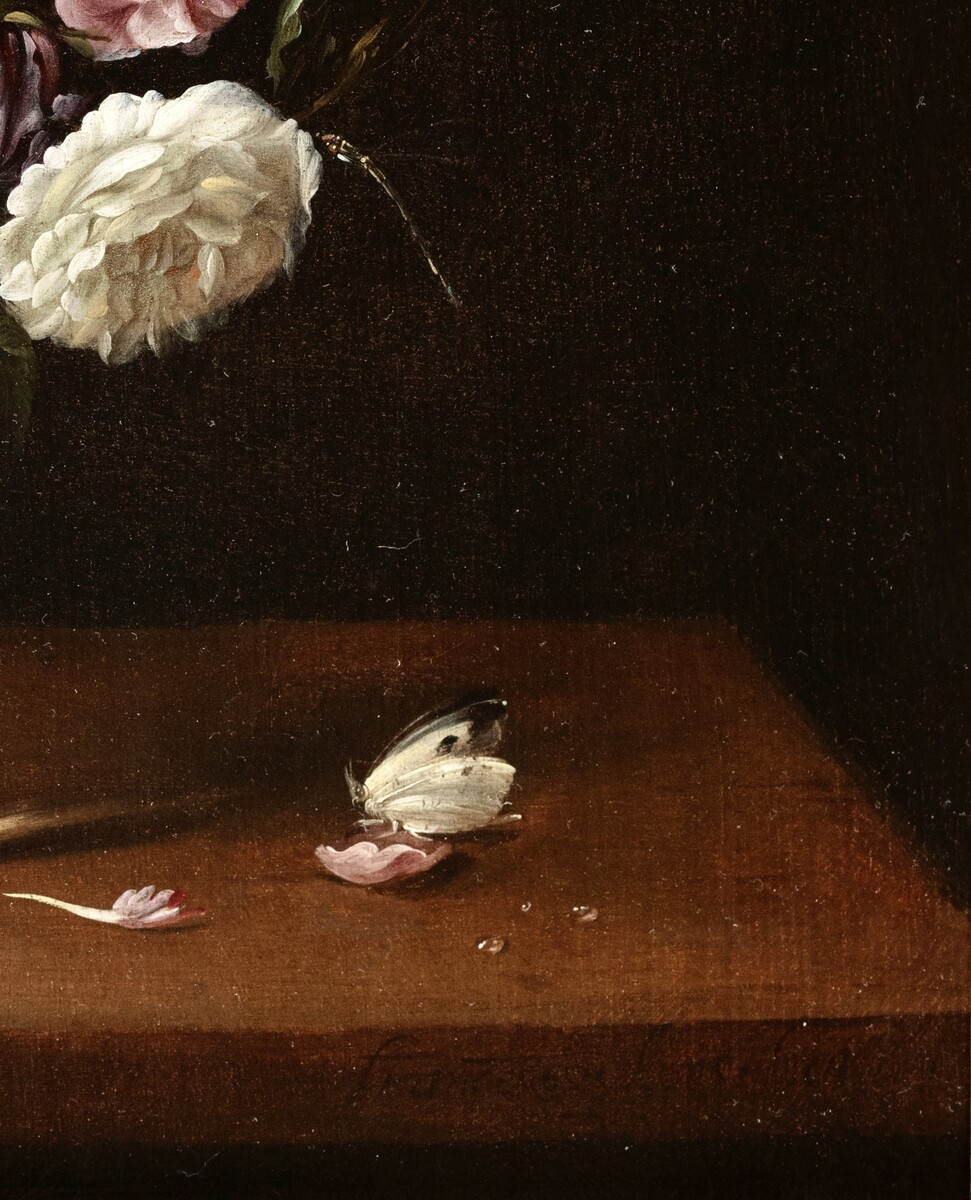 A vase of flowers